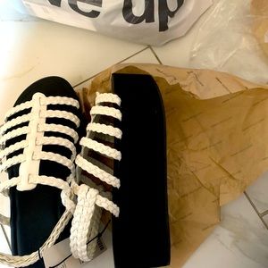 Nwt Urban outfitters saldals size 7